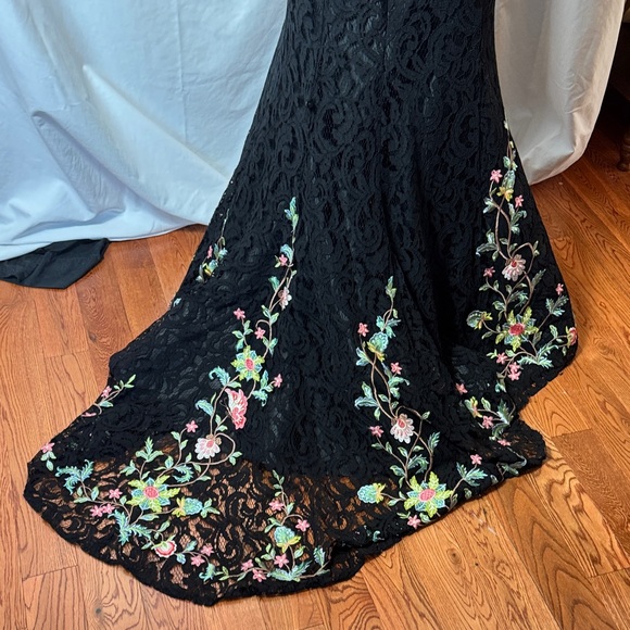 Sherri Hill Black Lace Maxi Skirt with Floral Embroidery - Picture 7 of 7